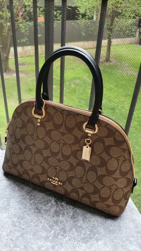 شنطة ماركة كوتش