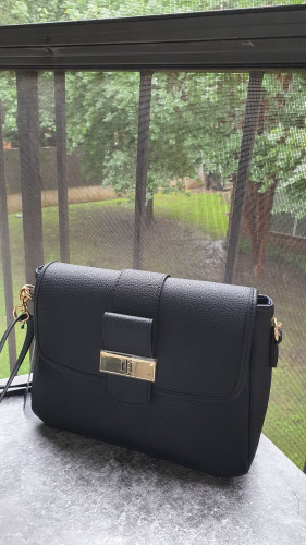 شنطة ماركة تومي هيلفيقر