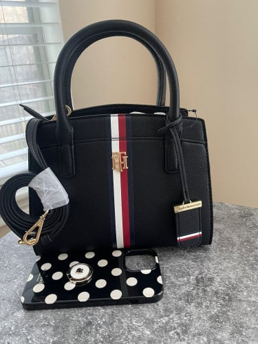 شنطة ماركة تومي هيلفيقر