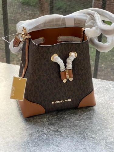 شنطة بكت باق ماركة مايكل كورس