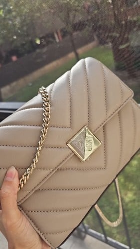 شنطة ماركة DKNY