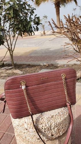 شنطة ماركة DKNY