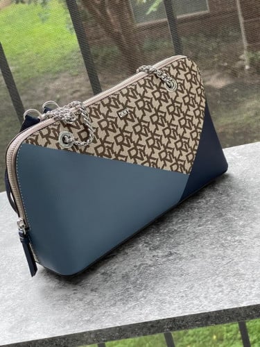 شنطة كتف ماركة DKNY