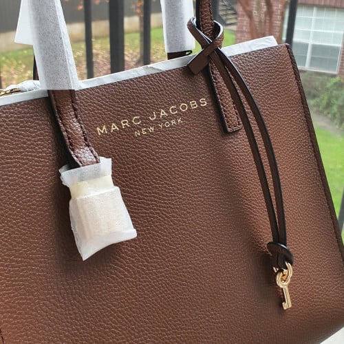 شنطة ماركة مارك جيكوبس