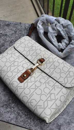 كروس ماركة كالفن كلاين