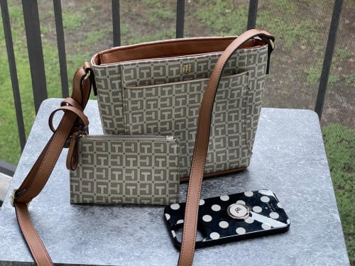 شنطة ماركة تومي هيلفيقر