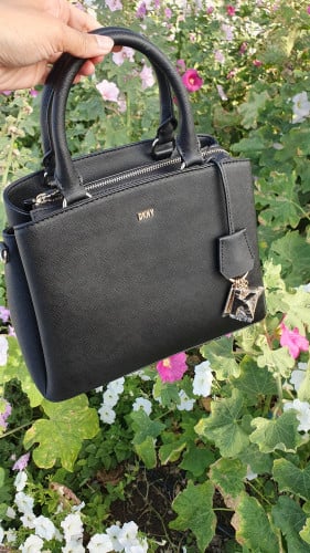 شنطة ماركة DKNY