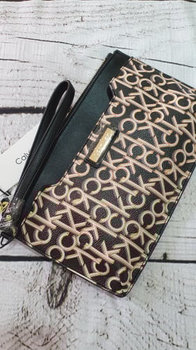 باوتش ماركة كالفن كلاين