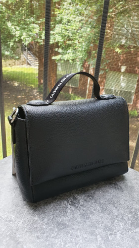 شنطة ماركة كالفن كلاين