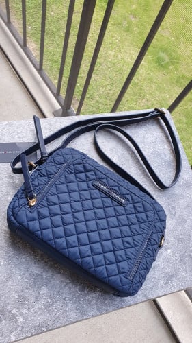 كروس ماركة تومي هيلفيقرش