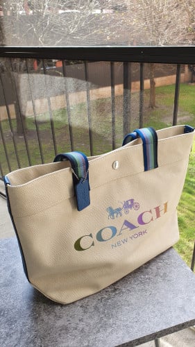 شنطة ماركة كوتش