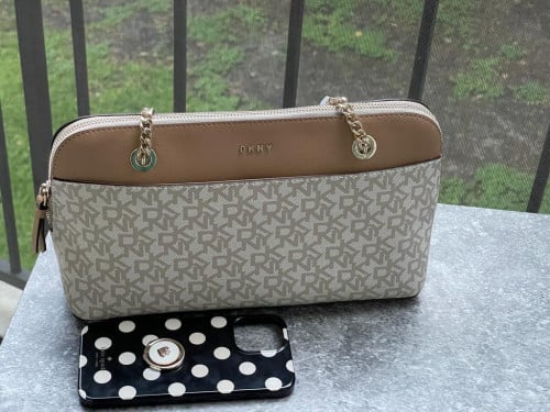 شنطة ماركة DKNY