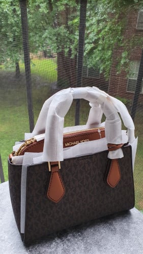 شنطة ماركة مايكل كورس