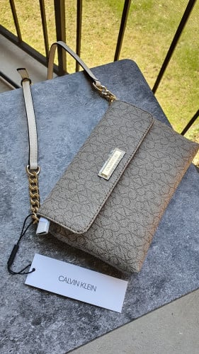 شنطة ماركة كالفن كلاين