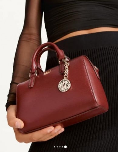 شنطة ماركة DKNY