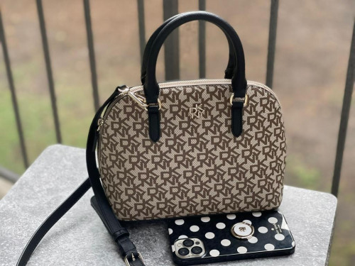 شنطة ماركة DKNY