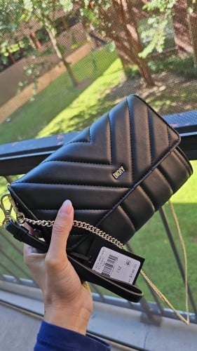 شنطة/محفظة ماركة DKNY