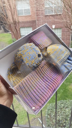 طقم قبعة وقفازات من كيت سبيد