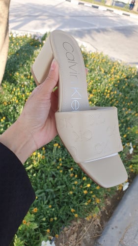 صندل ماركة كالفن كلاين