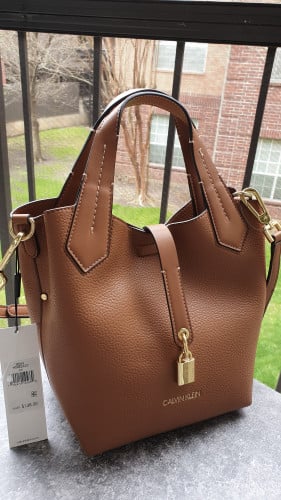 شنطة ماركة كالفن كلاين