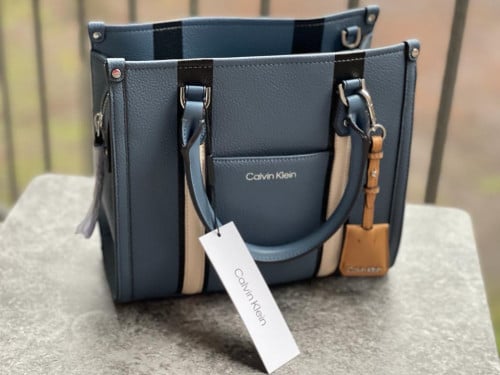 شنطة ماركة كالفن كلاين