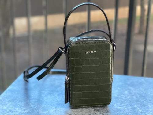 شنطة ماركة DKNY