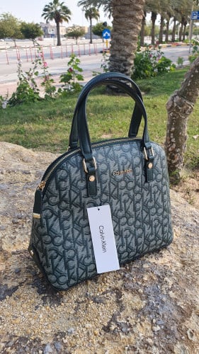 شنطة ماركة كالفن كلاين