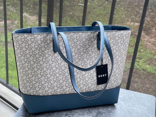 شنطة ماركة DKNY