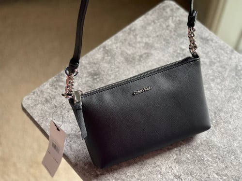 شنطة ماركة كالفن كلاين