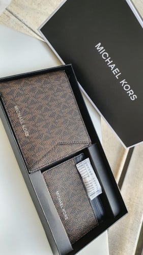 طقم محفظة وحامل بطاقات مايكل كورس