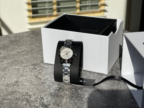 ساعة ماركة DKNY