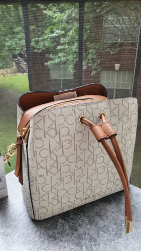 شنطة ماركة كالفن كلاين