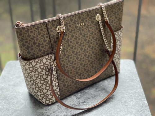 شنطة ماركة DKNY