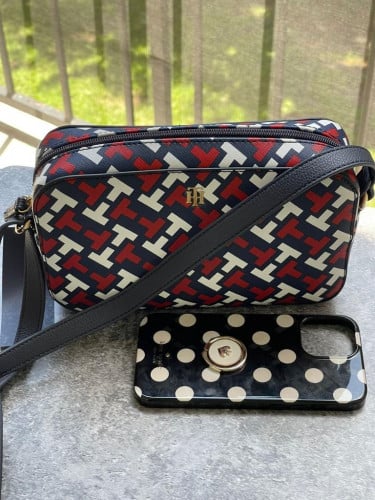 شنطة ماركة تومي هيلفيقر