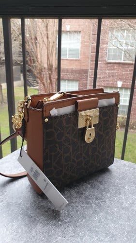 شنطة ماركة كالفن كلاين