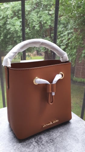 مايكل كورس ميني بكت