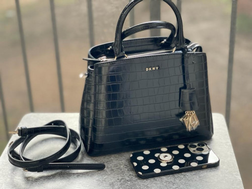 شنطة ماركة DKNY