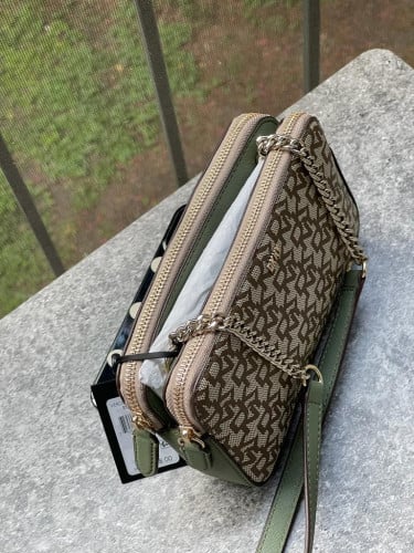 شنطة ماركة DKNY