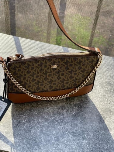 شنطة ماركة DKNY