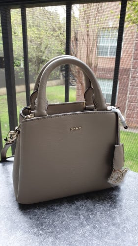 شنطة ماركة DKNY