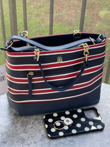 شنطة ماركة تومي هيلفيقر