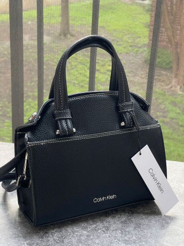 شنطة ماركة كالفن كلاين