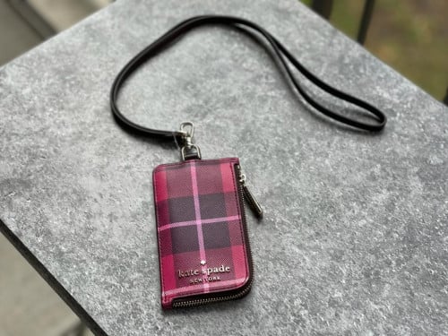 حامل هوية ماركة كيت سبيد