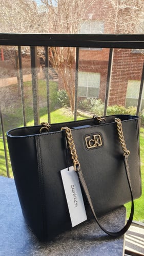 شنطة ماركة كالفن كلاين