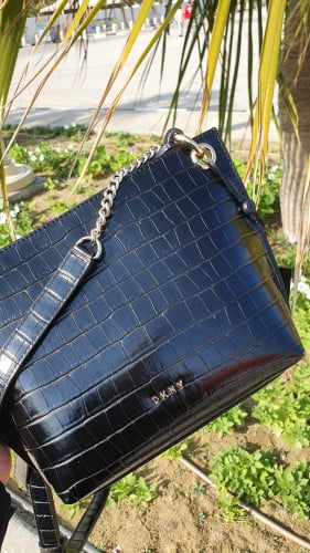 شنطة ماركة DKNY