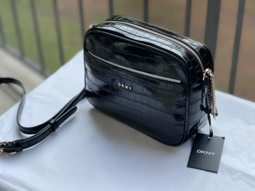 شنطة ماركة DKNY