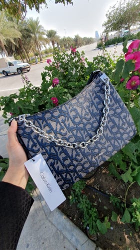 شنطة ماركة كالفن كلاين