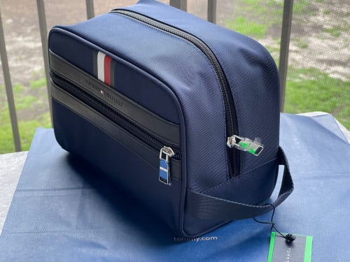 شنطة يد رجالية ماركة تومي هيلفيقر