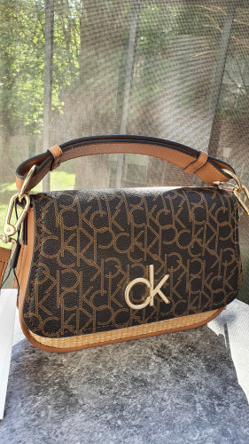 شنطة ماركة كالفن كلاين