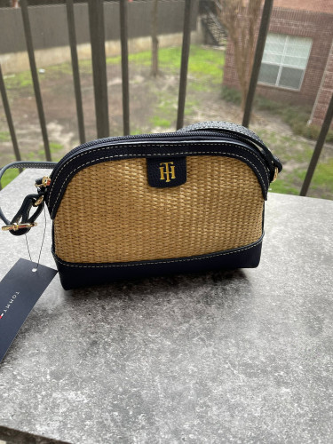 شنطة ماركة تومي هيلفيقر